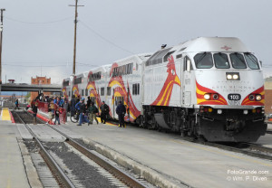 Rail Runner passengers disembark as Amtrak waits farther up the track. © William P. Diven.